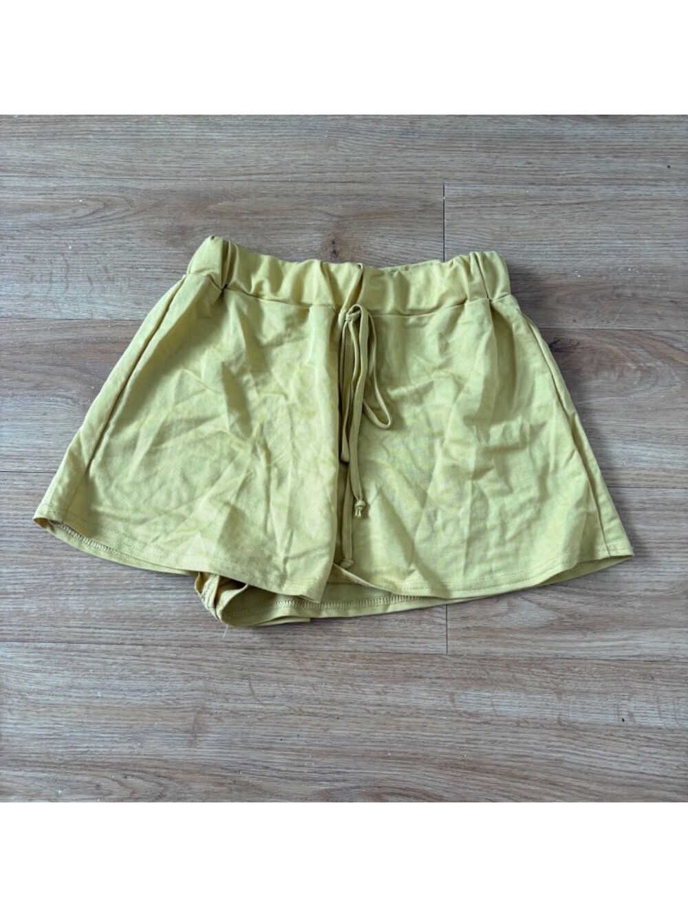 Pretty Little Thing High Waisted Relaxed Pull On Shorts Yellow Green Size 4